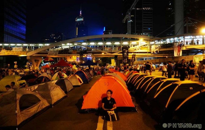 Occupy Central protesters brought their tents to the sit-in sites to prepare for long term struggle. Photo by PH Yang, non-commercial use. 
