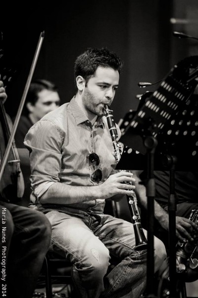 Belorussian-born American conductor, clarinettist and saxophonist Yevgeny Dokshansky in rehearsals. Photo by Maria Nunes, used with permission.