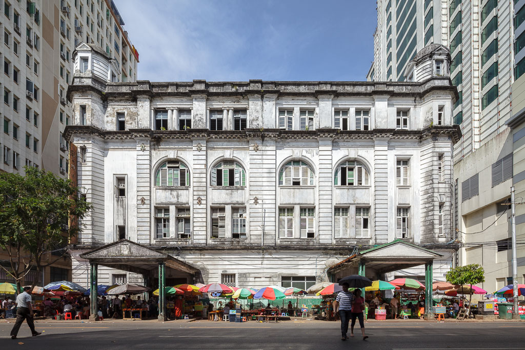 The former headquarters of Burmah Oil. Photo by Manuel Oka for Yangon Architectural Guide (DOM Publishers, 2015)