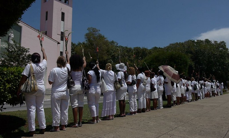 Damas de Blanco or Ladies in White demonstrate in Havana, Cuba 2012. Photo by Hvd69 via Wikimedia Commons (CC BY-SA 3.0)