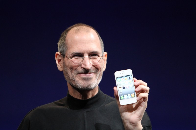 Steve Jobs shows off the iPhone 4 at the 2010 Worldwide Developers Conference, 8 June 2010, photo by Matthew Yohe. CC 3.0.