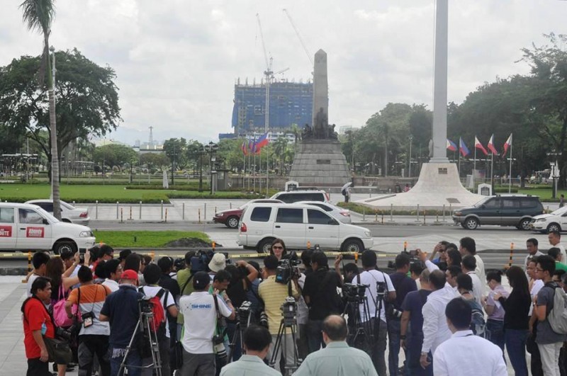 Senator Pia released this photo on her Facebook page to prove that the tower destroys the view of the Rizal monument