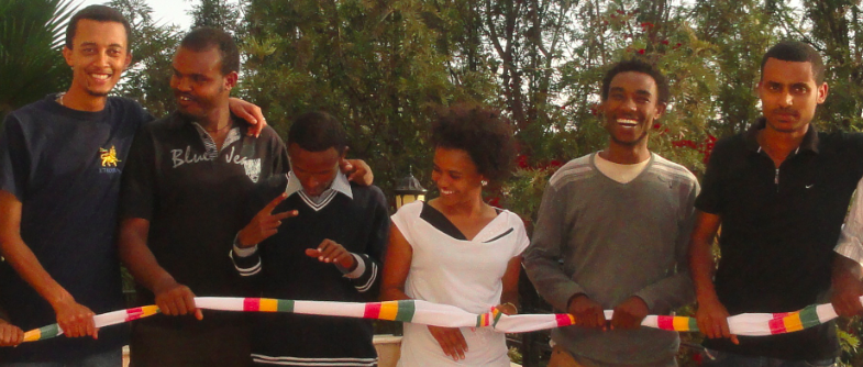 I membri di Zone9 a Addis Abeba, 2012. Da sinistra: Natnael, Abel, Befeqadu, Mahlet, Zelalem e Atnaf. Foto per gentile concessione di Endalk Chala.
