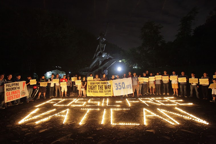 Vigil held in Manila calling on Pope Francis to divest the Vatican from investments in fossil fuels. Photo credit: LJ Pasion