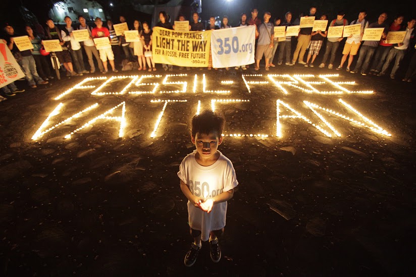 Демонстранты в Маниле призывают Папу Франциска заставить Ватикан отказаться от ископаемого топлива. Фото LJ Pasion
