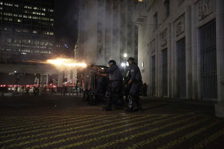 Police violence in front of the Mayors Office in São Paulo. Photo by MPL, free to use