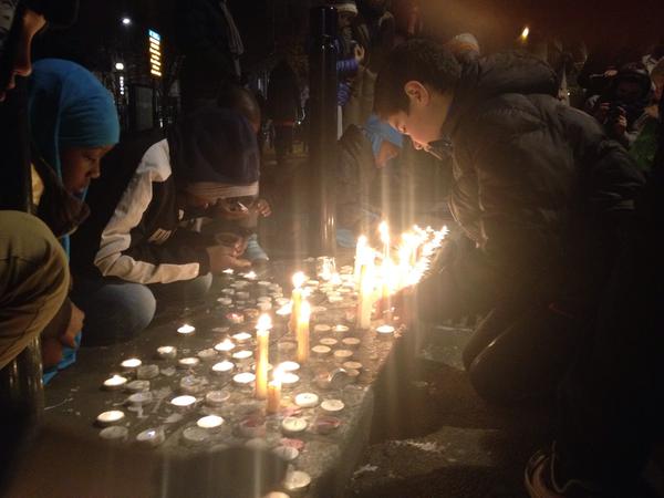 Children from Saint Denis paying tribute to victims. Image tweeted by @leducentete. Used with permission.