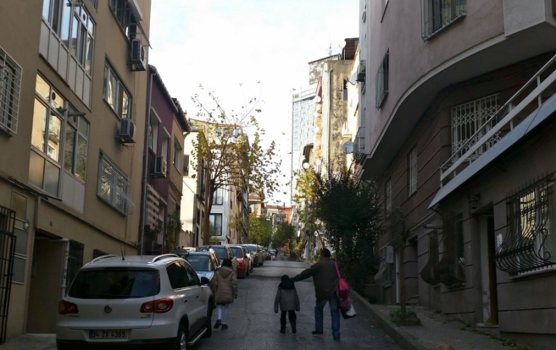 かつて売春地域の一部であったイスタンブールのウルケル通り。売春婦がいなくなってから長い間が過ぎた。撮影：ダリア・モータダ　PRIの許可の元掲載