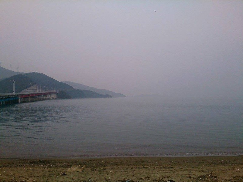 PM2.5 air pollution in Oi, Fukui (you can't see the horizon). Photo courtesy Shohei Guccio.