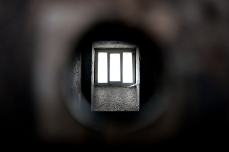 Дверная скважина камеры в тюрьме Килмэнхем, Дублин, Ирландия. Фото принадлежит LenDog64 на Flickr (CC BY-ND 2.0)