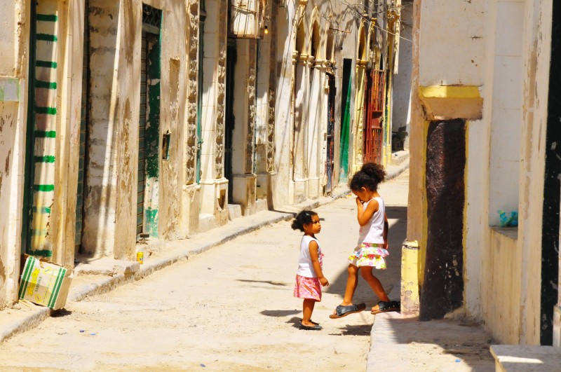 Enfants à Tripoli en août 2011. Photo par MITSUYOSHI IWASHIGE. Copyright Demotix