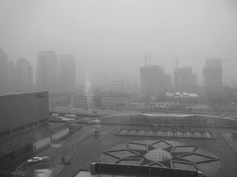 Smog v Pekingu. Fotografie pochází z Wikipedie (CC: AT).