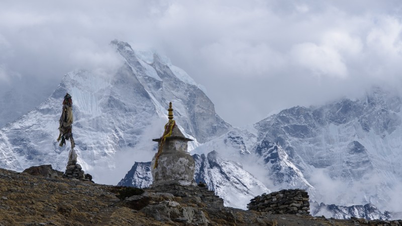 Glimpse of the Himalayan range featuring Ama Dablam. Image from Flickr by Franck Zecchin. CC BY-NC-SA 2.0