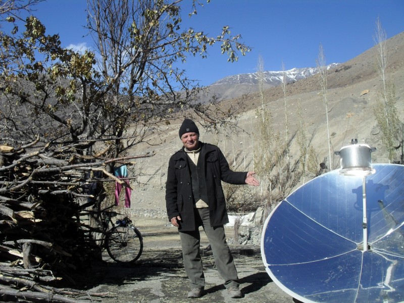 Solar cookers can save mountainous countries from deforestation and mudslides. (Photo by Little Earth) 