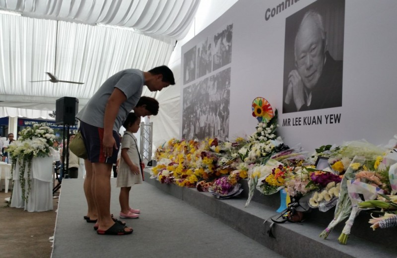 A family pays tribute to Lee Kuan Yew