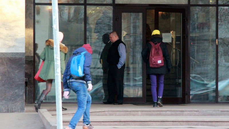 Entrada de la sede del «ejército de trolles» en la calle Savushkina, 55 de San Petersburgo. Foto de Moi Region.