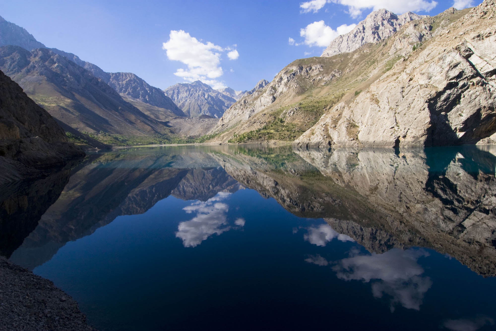 ザラフシャン渓谷のHaftkul湖（訳注：7つの湖の別名）。撮影者：Nozim Qalandarov