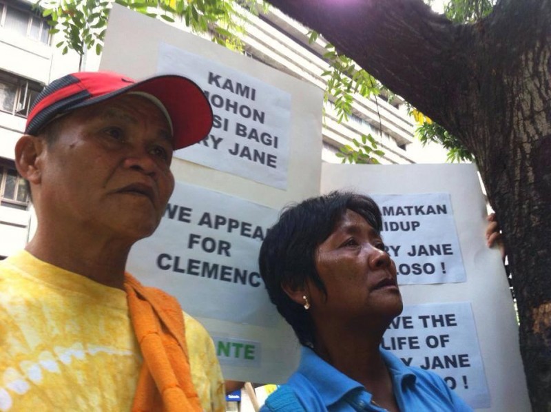 Mary Jane's parents appeal for clemency during a visit to the Indonesian Embassy in Manila. Photo from Facebook