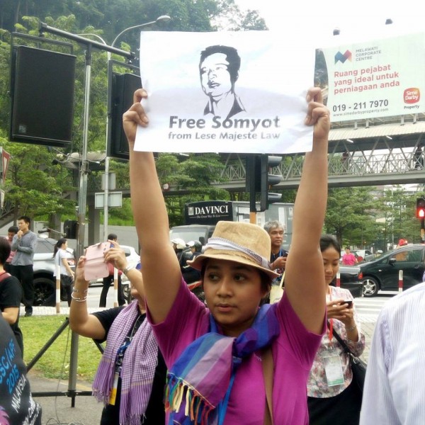An activist holding a placard in support of Somyot Prueksakasemsuk, a Thai journalist who was charged with Lese Majeste (anti-Royal Insult law). His case is an example of the free speech restriction in Thailand. Photo from ASEAN Peoples' Forum