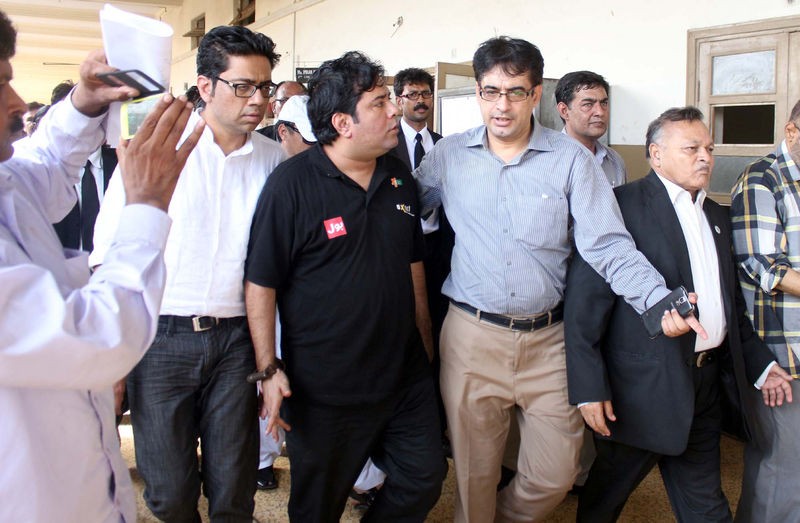 CEO of Axact Shoaib Sheikh is escorted by FIA staffs the the District South Special Court. Image by PPIImages. Copyright Demotix (27/5/2015)