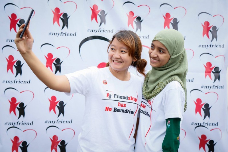 Foto el la fejsbuka paĝo de la kampanjo #myfriend