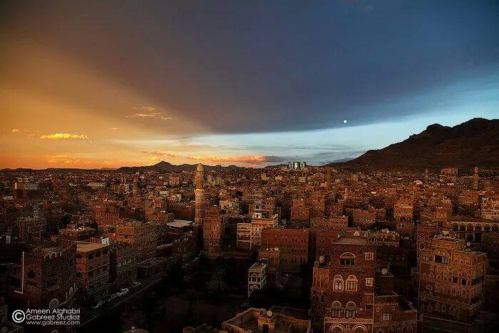 لقطة مذهلة تظهر جمال صنعاء القديمة بواسطة المصور أمين الغابري