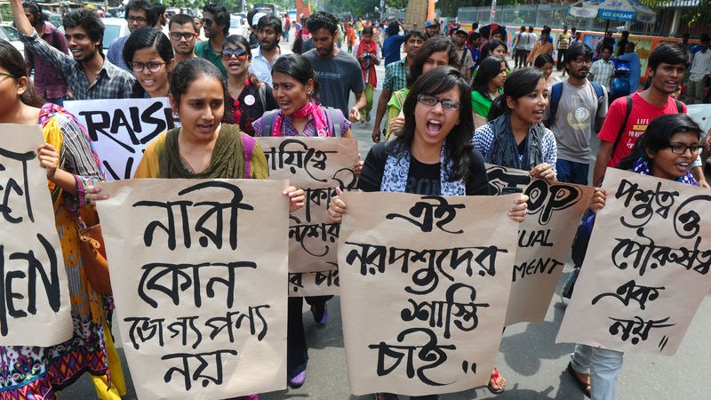 Students protests failure of police to prevent sexual harassment of a number of women during the Pahela Baishakh celebrations. Image by Mohammad Asad. Copyright Demotix (19/4/2015)