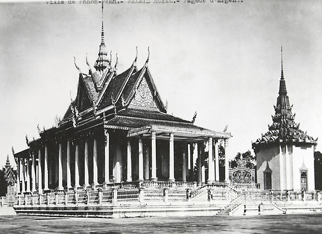  Královský palác, Stříbrná pagoda v Phnompenhu. Autorem fotografie je Têtard (René)