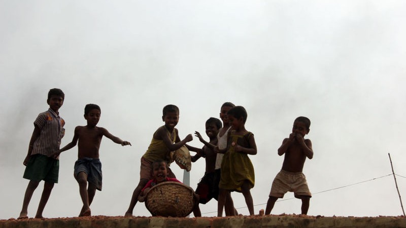 В Бангладеш большая часть населения — подростки в возрасте до 18 лет. Фотография Mahbubur Rahman Khoka. Copywright Demotix (10/12/2013).