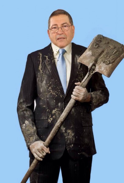 Photo-shopped picture of PM Habib Essid carriying a shovel