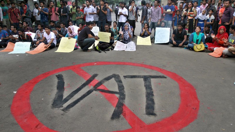 Private university students are protesting against the imposition of VAT on tuition fees. Dhaka, Bangladesh Images by Reza Sumon. Copyright Demotix (10.09.2015)