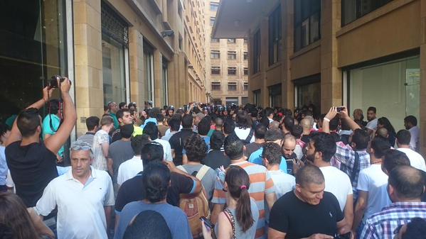 Supporters and protesters outside the Ministry of Environment building where #YouStink activists are staging a sit in. Photograph shared by Joey Ayoub on Twitter (@joeyayoub) 