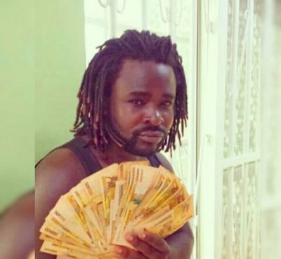 Guvnor Ace showing off money